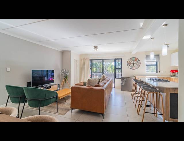 3 BEDROOM APARTMENT FOR SALE IN LONGLAKE